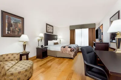 Wingate by Wyndham LaGrange Hotel dekat Lafayette Fountain