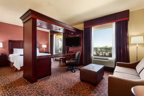 Hampton Inn & Suites Mission - Parking