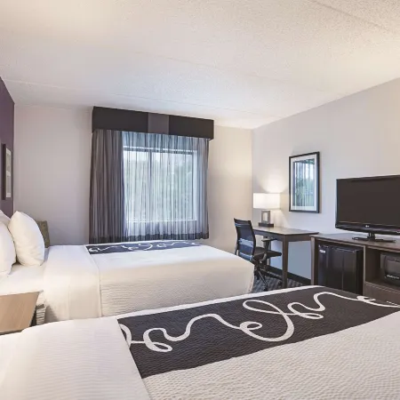 La Quinta Inn & Suites by Wyndham Baltimore BWI Airport Отели в г. Линтикум