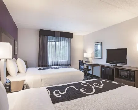 La Quinta Inn & Suites by Wyndham Baltimore BWI Airport Hotels in Linthicum Heights