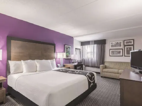 La Quinta Inn & Suites by Wyndham Salem NH Hotels in 