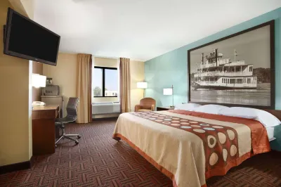 Super 8 by Wyndham Alton Hotels in Elsah