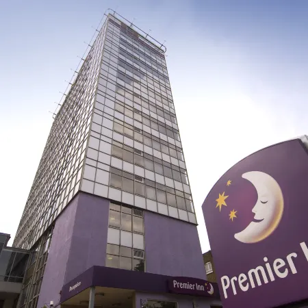 Premier Inn London Hammersmith (Ravenscourt Park) Отели рядом с достопримечательностью «Станция метро Hammersmith»
