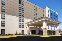 Holiday Inn Express & Suites CENTRAL OMAHA by IHG