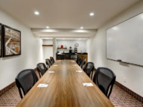 Canalta Hanna Hotels in Hanna