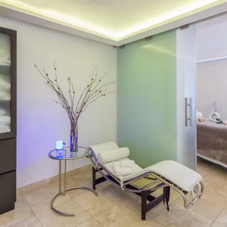Le Parc Hotel, Beyond Stars