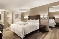 Red Roof Inn Plus & Suites Erie - parking