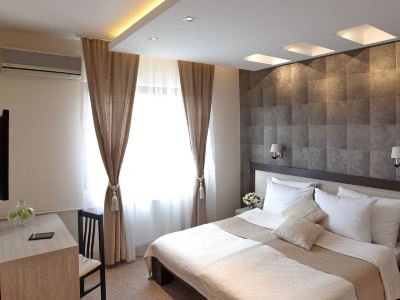 Garni Hotel Vozarev