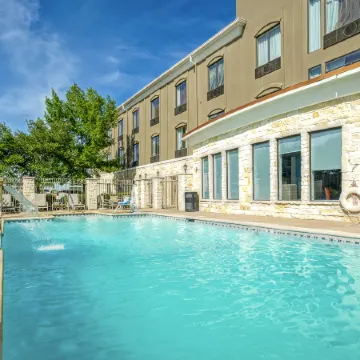 Holiday Inn Express & Suites Beeville by IHG