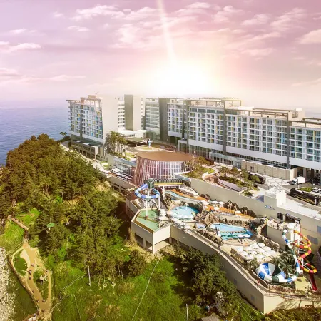 Lotte Resort Sokcho Отели рядом с достопримечательностью «Daepohang Port»