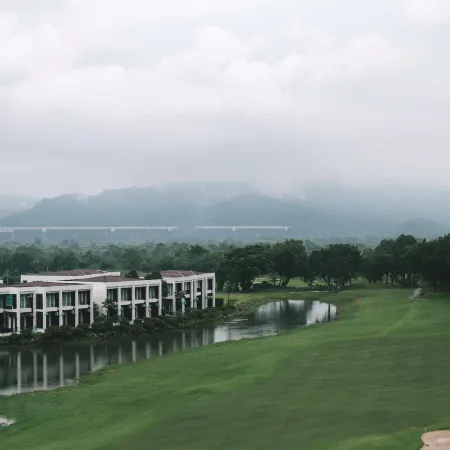 Royal Hills Golf Resort and Spa Отели рядом с достопримечательностью «Водопад Ланрак»