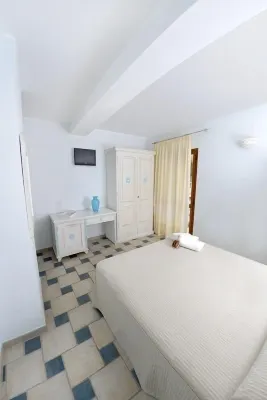 Hotel Patti Hotels near Cala Sabina