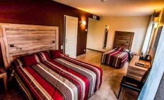 1. Hotel Re..