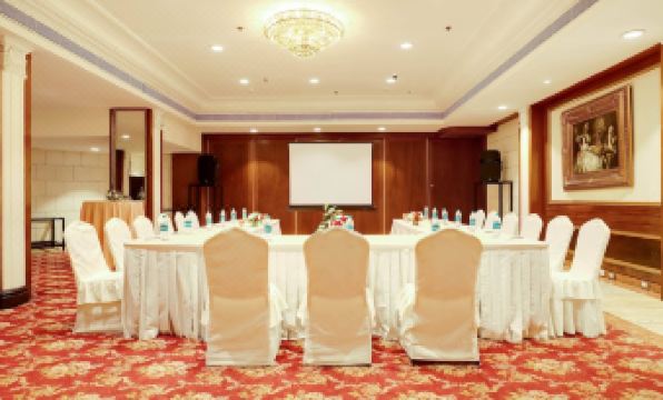 2. 호텔 더 로얄 ..