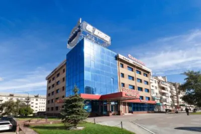 Slavyanka Hotels near Pamyatnik I. V. Kurchatovu