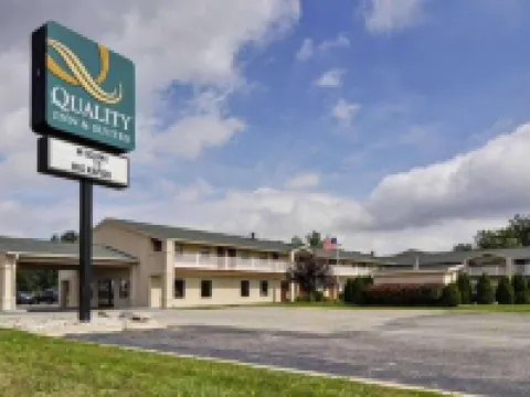 Quality Inn & Suites Big Rapids Near University Hotels in Mecosta County