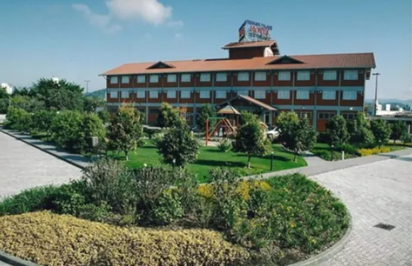 季節 101 - 布魯斯克酒店