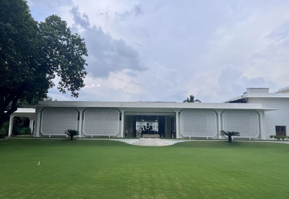 Hotel Chandela Over view