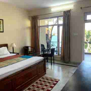 The Lake Retreat Rooms