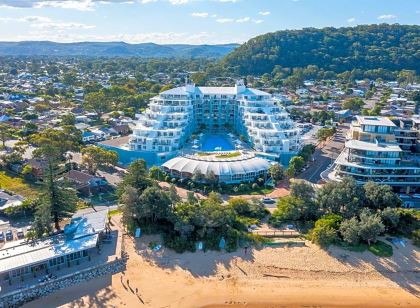 Base Holidays - Ettalong Beach Premium Apartments