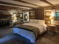 Sugar Tree Inn Hotels in South River