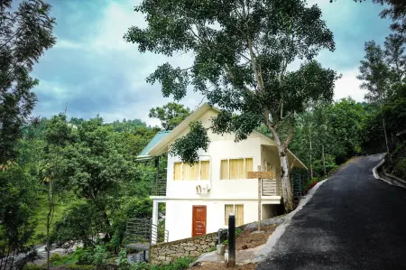 Misty Range Resorts Отели рядом с достопримечательностью «Заповедник Чиннар Уайлдлайф»