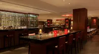 Hilton Garden Inn New Delhi/Saket - С баром