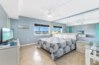 Aqua Villa 302 Hotels near Smokey D's Bbq & Thai Food