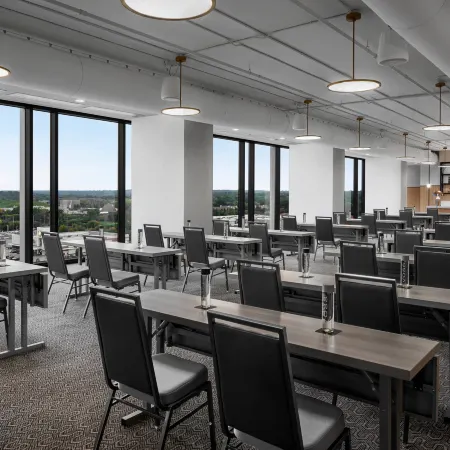 Renaissance Milwaukee West Hotel Отели рядом с достопримечательностью «Милуокский зоопарк»