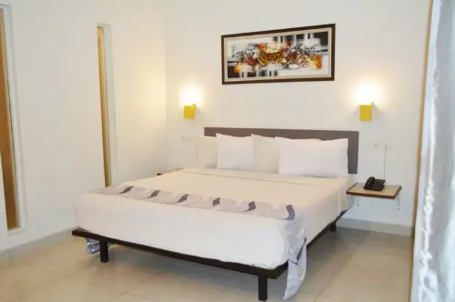 Koening Hotel Cirebon - parking