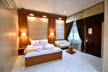 Hotel Sendang Sari Отели в г. Batang