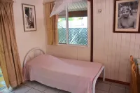 Fare Maheata Hotels in Te'avaro