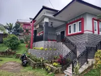 Villa Omega Hotels in Pamijahan