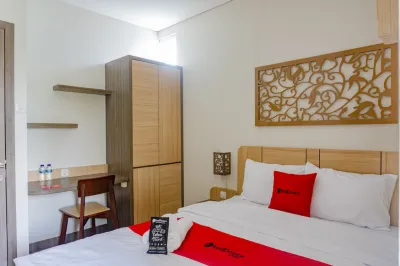 RedDoorz Near Jogja City Mall 4 Hotels near University of Technology Yogyakarta