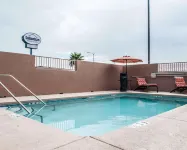 Suburban Studios Alamogordo - Pools