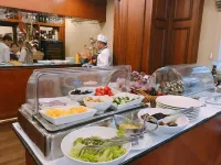 比什凱克中心温德姆華美達酒店 - 早餐