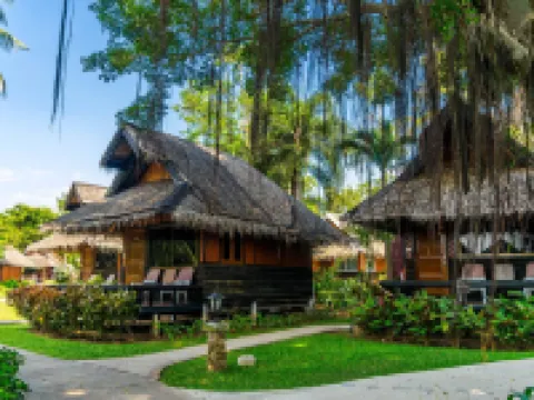 โรงแรมซันเซ็ท วิลเลจ บีช รีสอร์ท