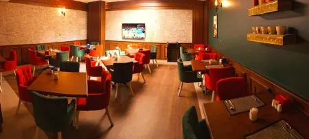 Vendome Hotel Отели рядом с достопримечательностью «Kum Saha Bağlar Parkı»