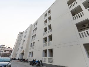 Capital O 64120 Hotel Noida Suites