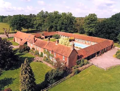 Whitmoor Farm Hotels near Horsell common car park