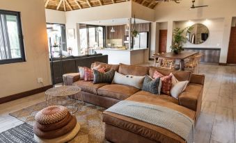 Moya Safari Lodge & Villa