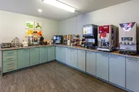 Best Western Plus Woodstock Inn  Suites - breakfast
