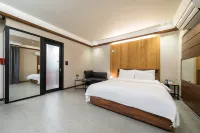 SKY HOTEL - parking