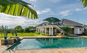 Suitetrails - Moyoni Airport Lodge