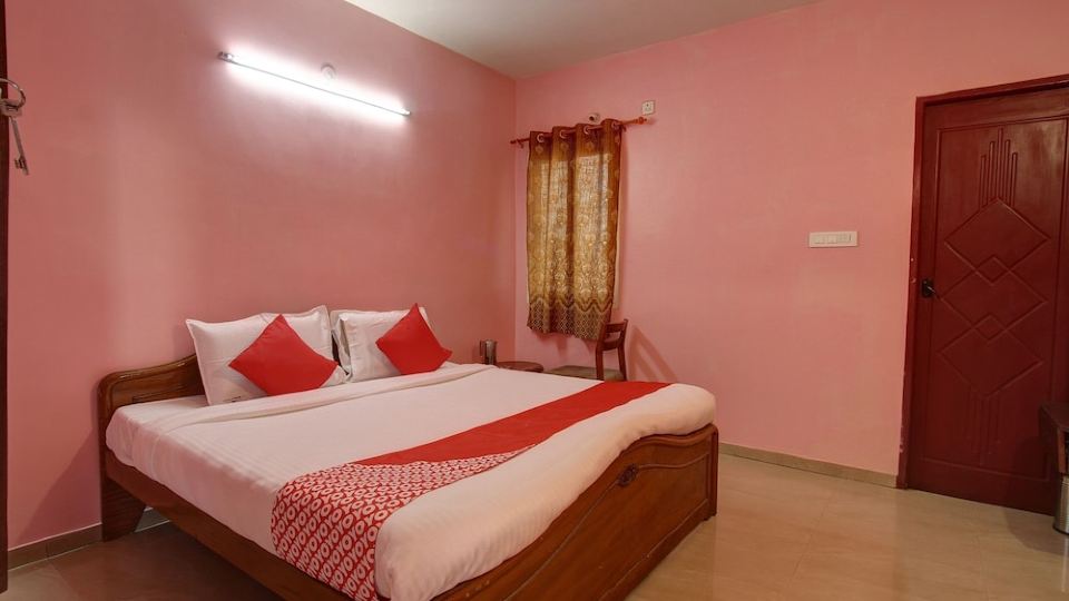 OYO 28738 Abhirami Hotels