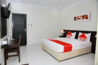 OYO 1559 Pondok Garuda Guest House Hotels in South Palu