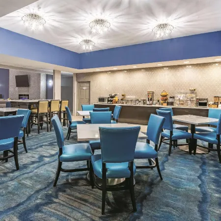 La Quinta Inn & Suites by Wyndham Phoenix I-10 West
