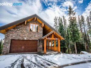 Coyote Creek - Large Ski InSki Out Chalet with Amazing Views Private Hot Tub