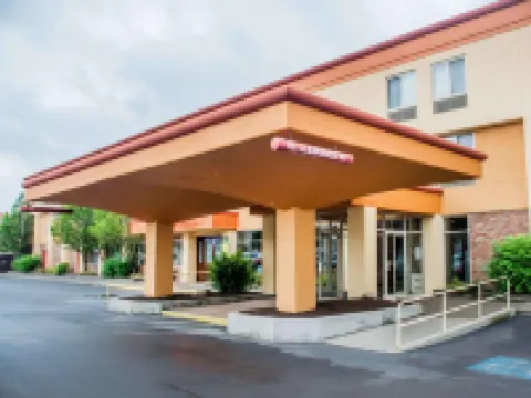 Clarion Hotel & Suites Riverfront Hoteles en Oswego