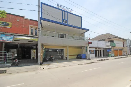 RedDoorz Near Uns Solo